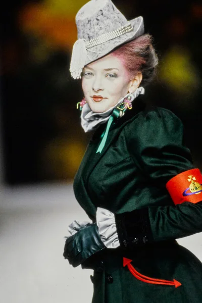 Look 13